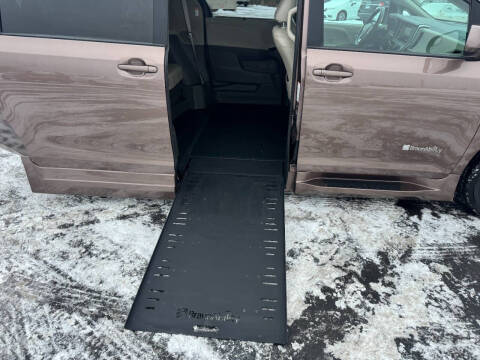 2018 Toyota Sienna LE Mobility 7-Passenger