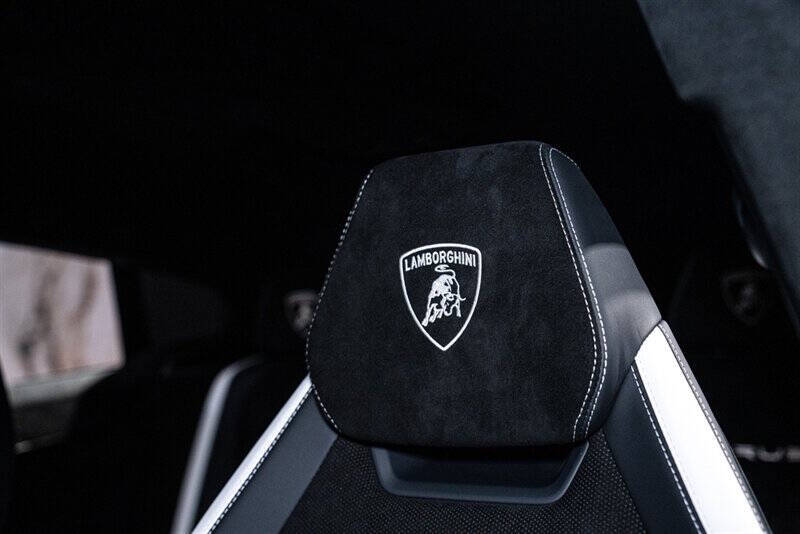 2023 Lamborghini Urus Performante