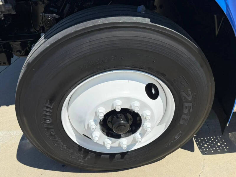 2017 Freightliner M2 106