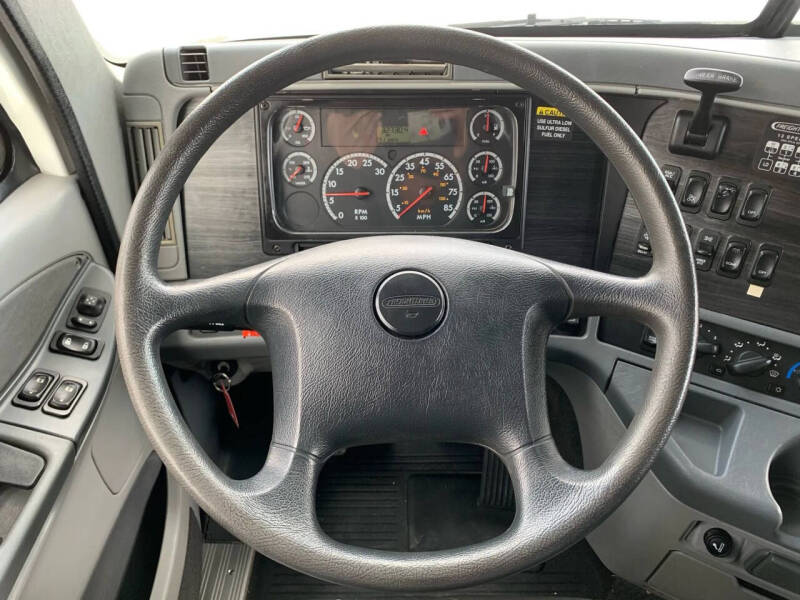 2010 Freightliner Columbia 120