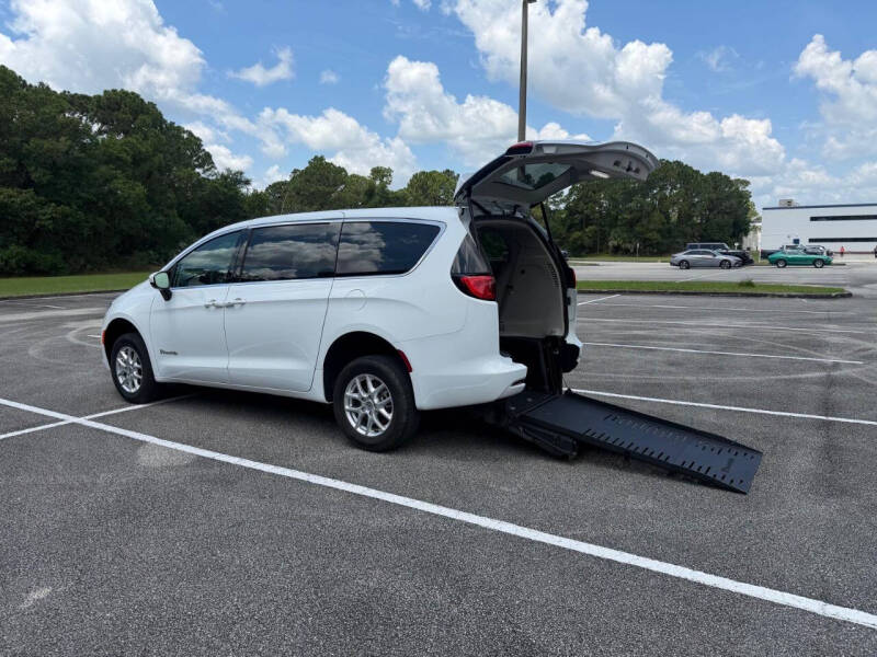 2023 Chrysler Voyager LX