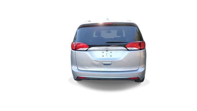 2018 Chrysler Pacifica for sale at Bowman Auto Center in Clarkston, MI