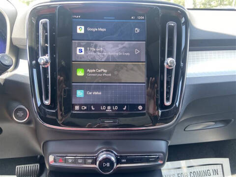 2025 Volvo XC40 B5 Core Bright Theme