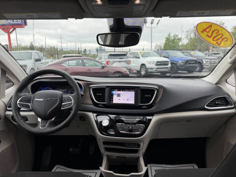 2024 Chrysler Voyager LX