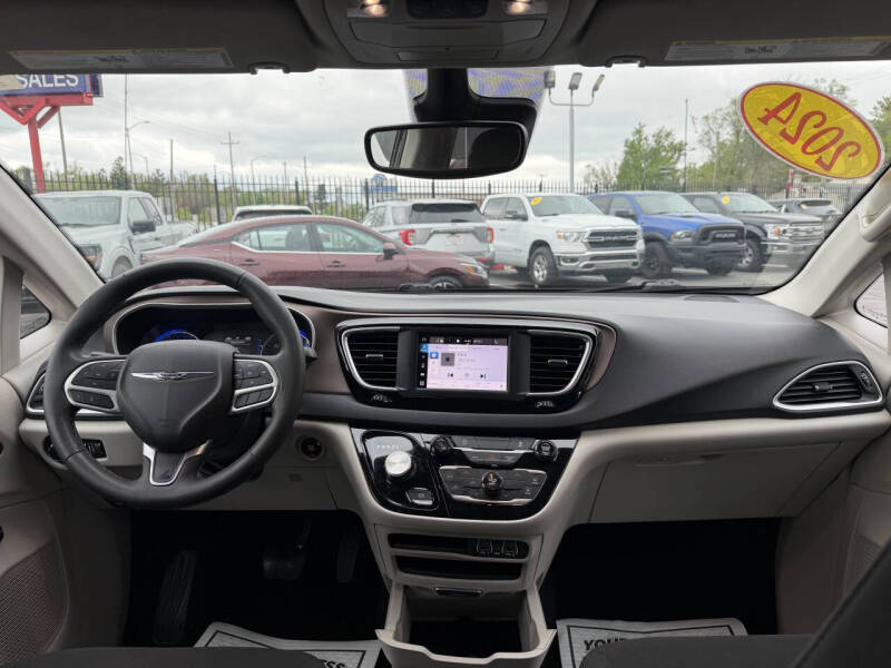 2024 Chrysler Voyager LX
