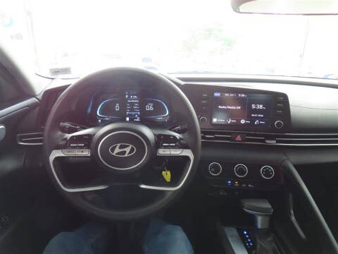 2024 Hyundai Elantra SE