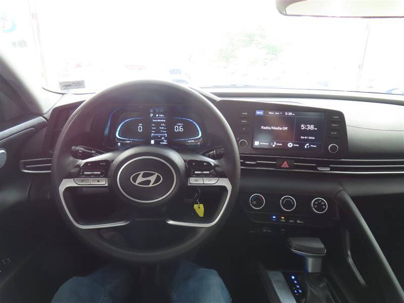 2024 Hyundai Elantra SE