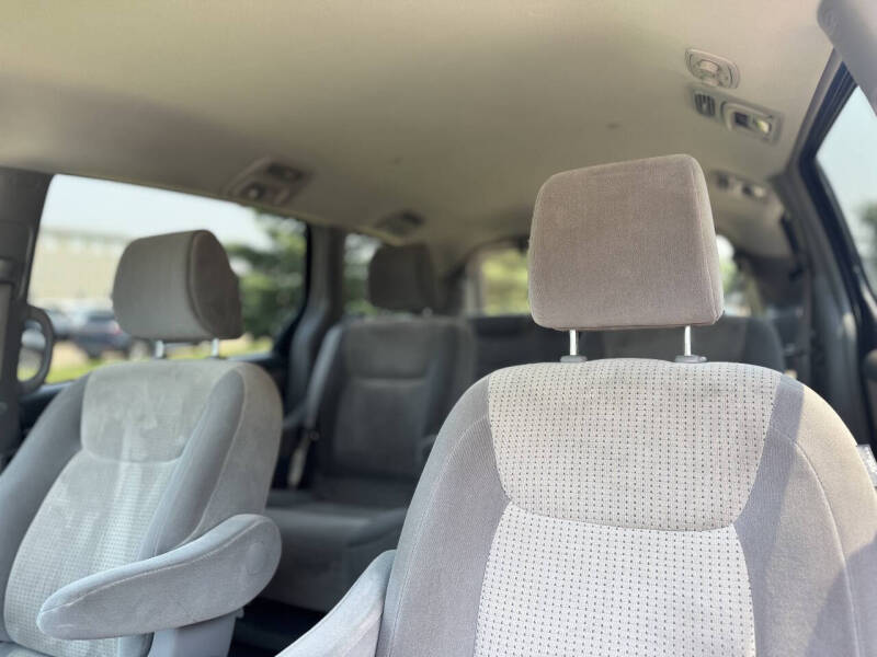 2010 Toyota Sienna LE 7-Passenger