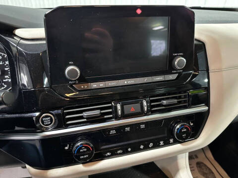 2023 Nissan Pathfinder SV