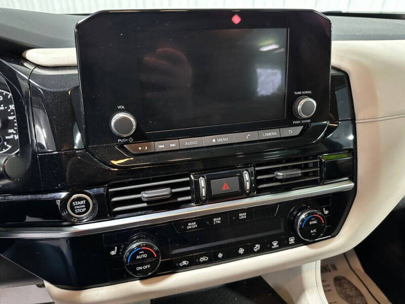 2023 Nissan Pathfinder SV