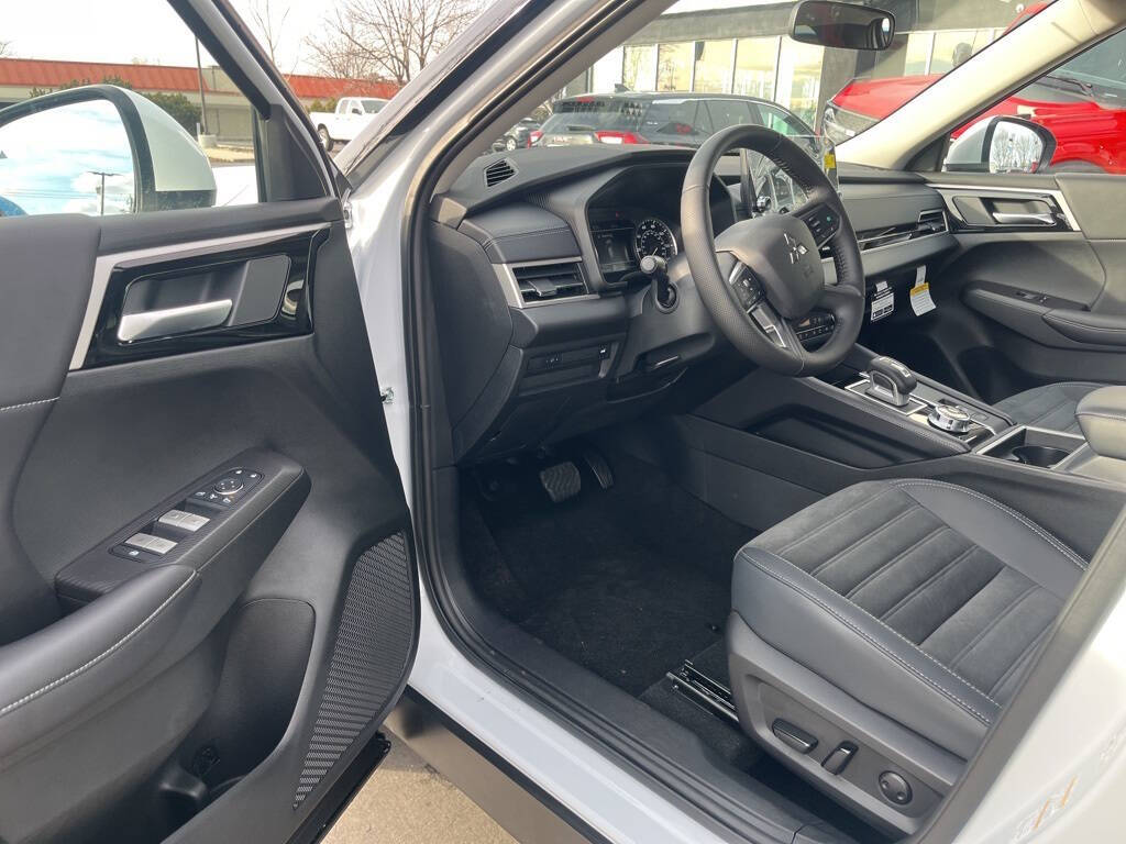 2024 Mitsubishi Outlander for sale at Axio Auto Boise in Boise, ID