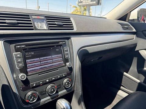 2015 Volkswagen Passat 1.8T Wolfsburg Edition