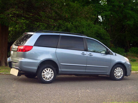 2010 Toyota Sienna LE 7-Passenger