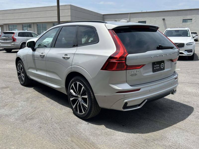 2025 Volvo XC60 B5 Ultra Dark Theme