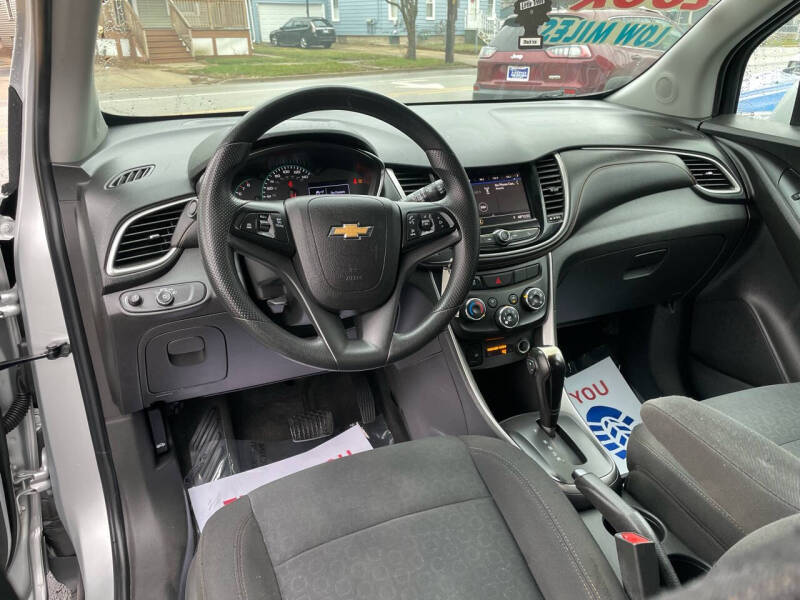 2020 Chevrolet Trax LS photo 10