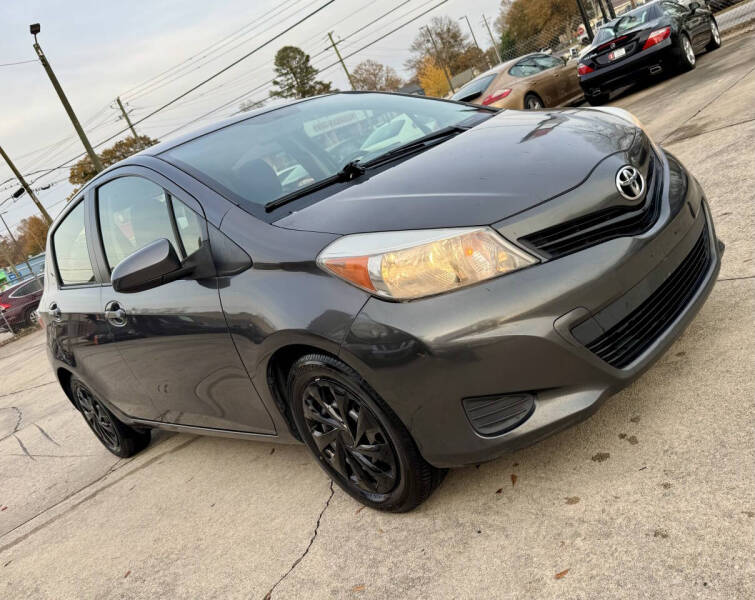 2013 Toyota Yaris 5-Door LE