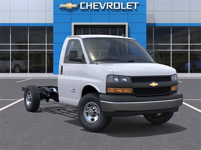2025 Chevrolet Express 3500