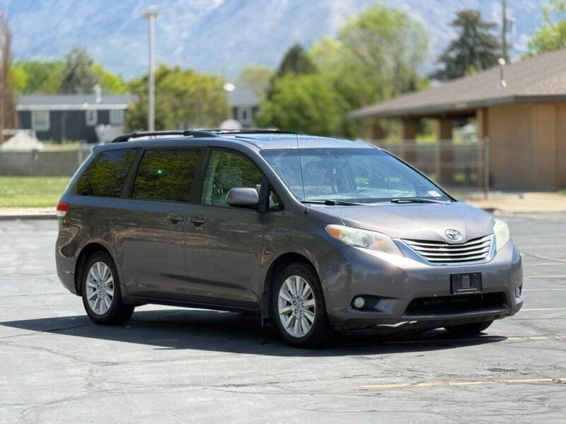 2013 Toyota Sienna XLE 7-Passenger
