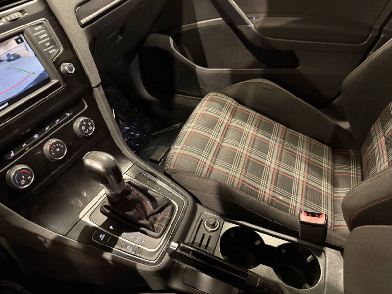 2017 Volkswagen Golf GTI S