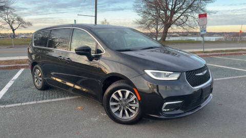 2022 Chrysler Pacifica Hybrid Touring L