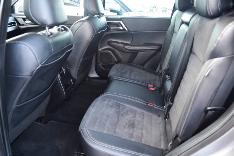 2023 Mitsubishi Outlander SE