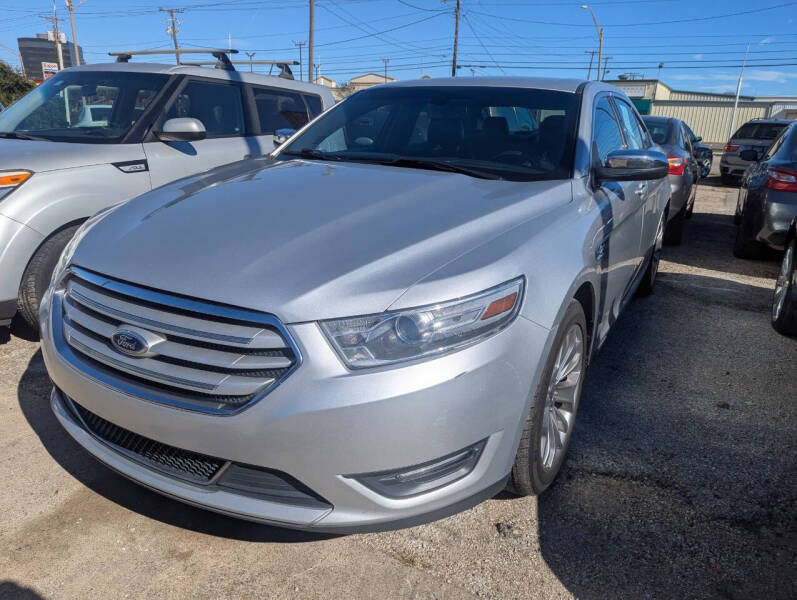 2013 Ford Taurus Limited's photo