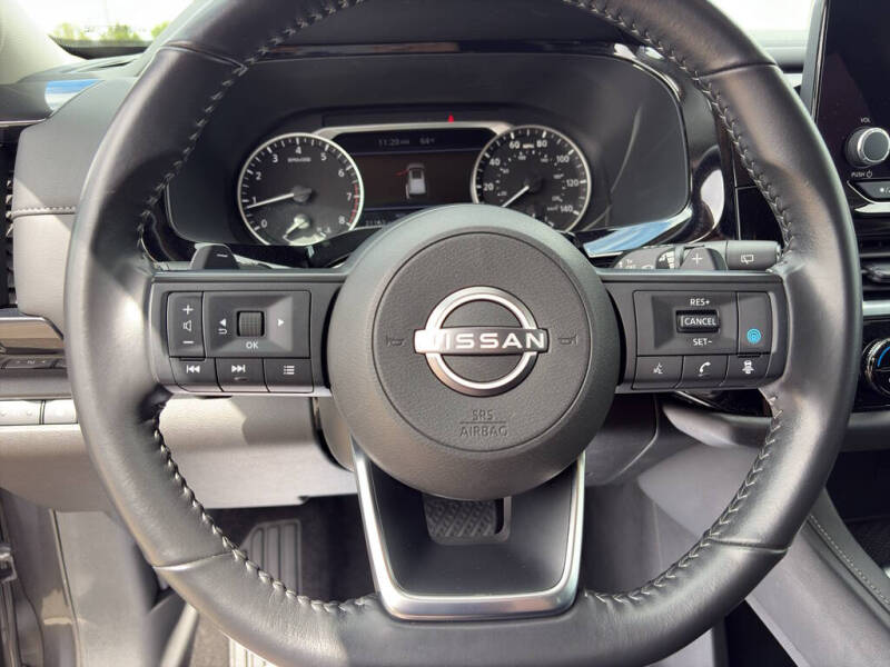 2025 Nissan Pathfinder SV