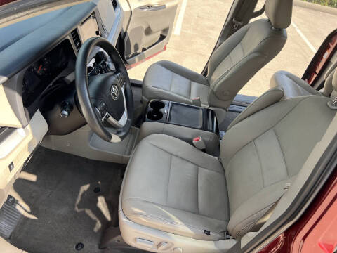 2015 Toyota Sienna LE 8-Passenger