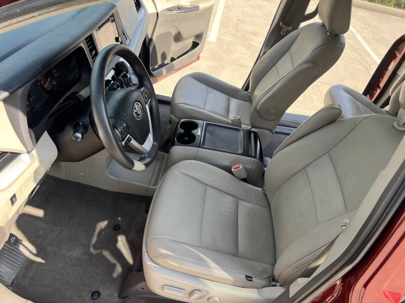 2015 Toyota Sienna LE 8-Passenger