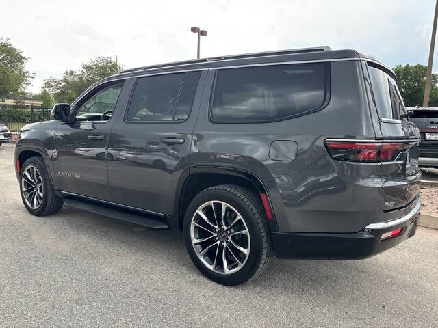 2022 Jeep Wagoneer 6