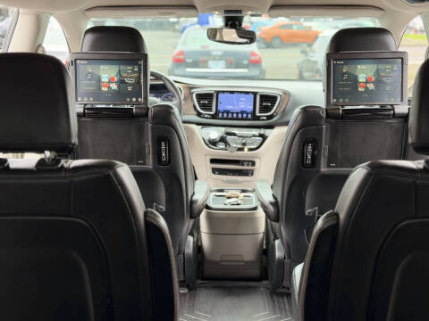 2017 Chrysler Pacifica Touring-L Plus