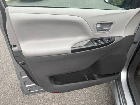 2018 Toyota Sienna LE 7-Passenger