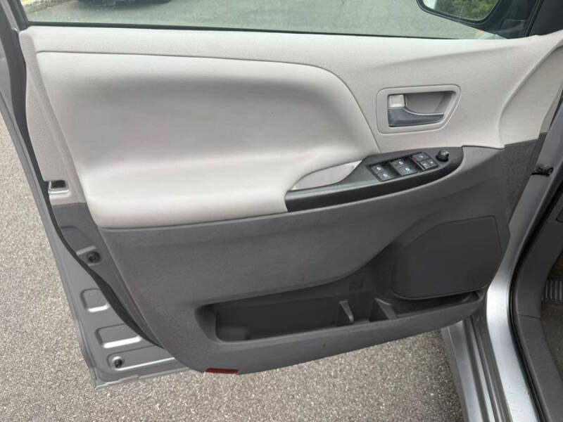 2018 Toyota Sienna LE 7-Passenger