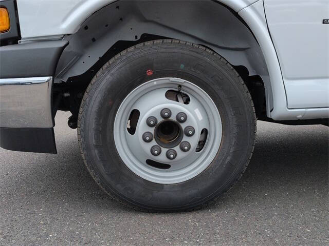 2025 Chevrolet Express 3500