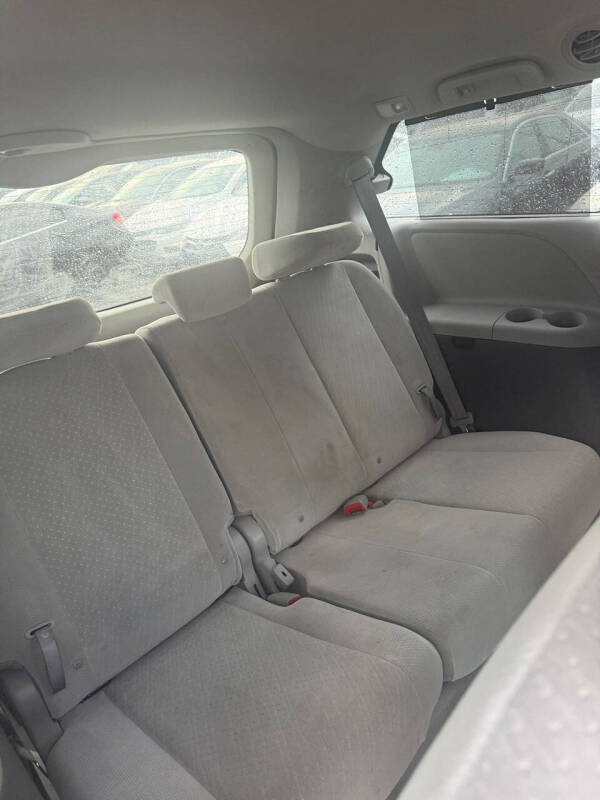 2015 Toyota Sienna LE 8-Passenger