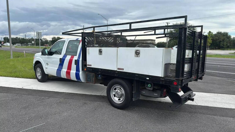 2011 Ford F-350 Super Duty Chassis Cab Lariat photo 5