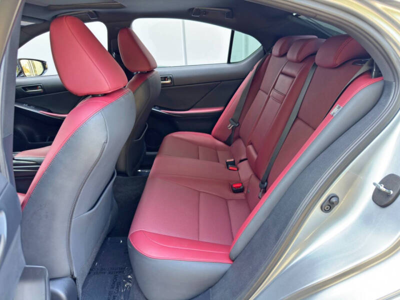 2023 Lexus IS 300