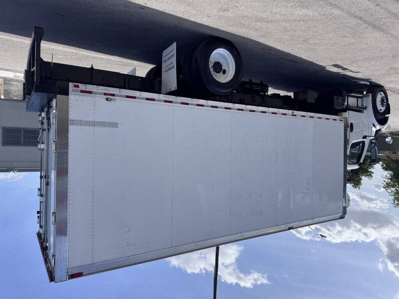 2018 Freightliner M2 106