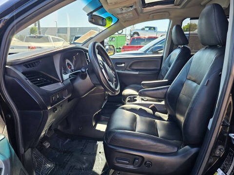 2017 Toyota Sienna SE Premium 8-Passenger