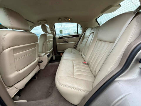 2003 Lincoln Town Car Executive