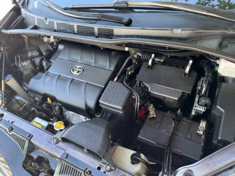 2015 Toyota Sienna SE 8-Passenger