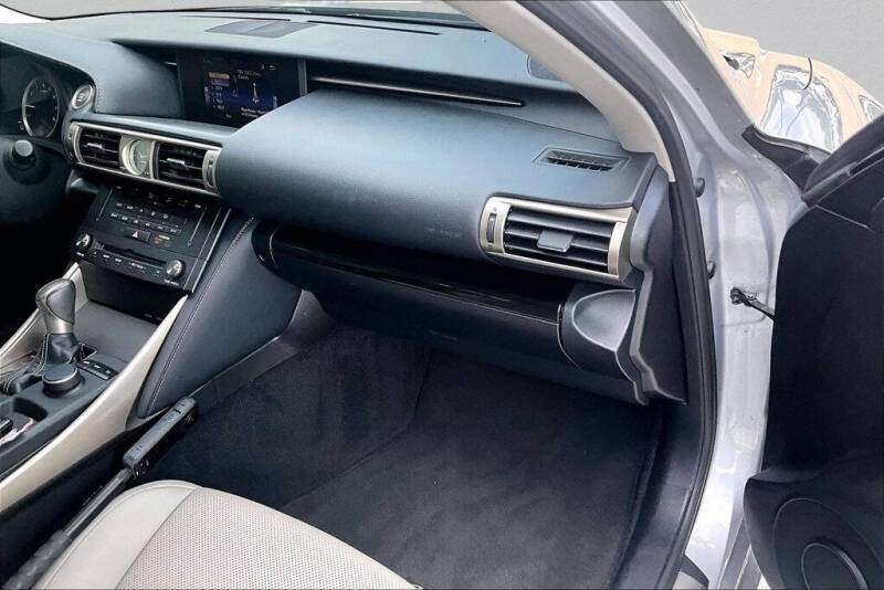 2016 Lexus IS 200t