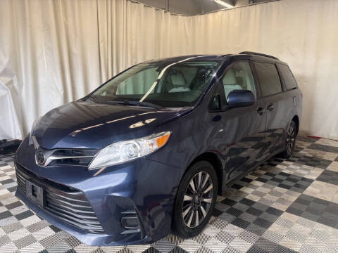 2018 Toyota Sienna LE 7-Passenger
