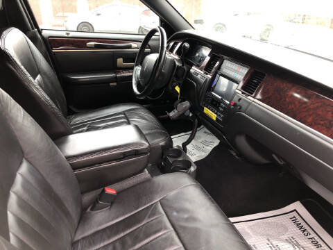 2006 Lincoln Town Car Executive
