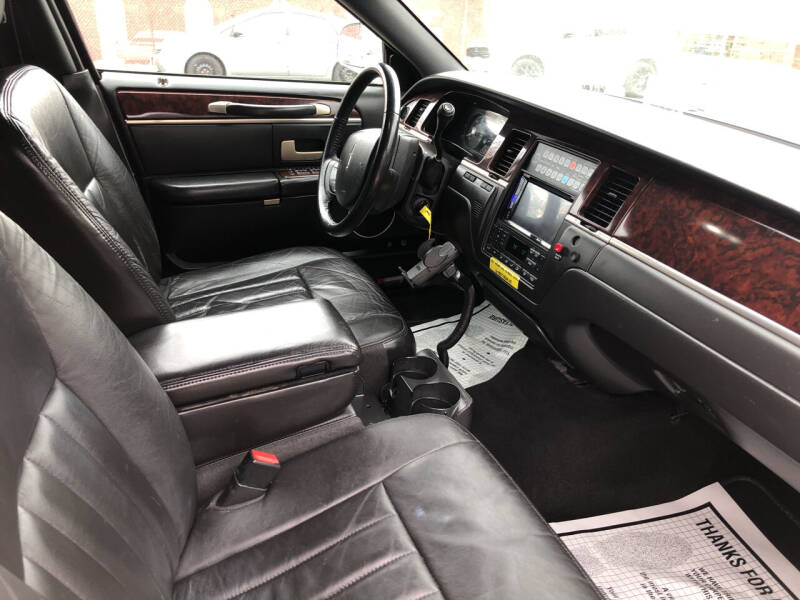 2006 Lincoln Town Car Executive