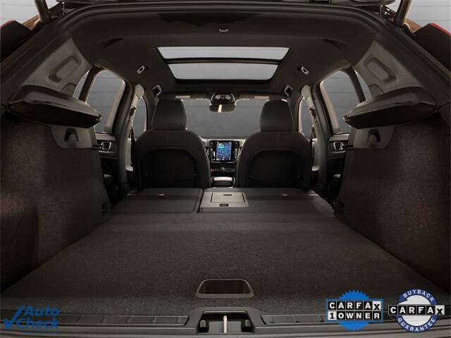 2025 Volvo XC40 B5 Core Bright Theme