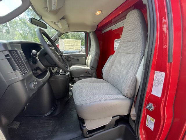 2025 Chevrolet Express 3500