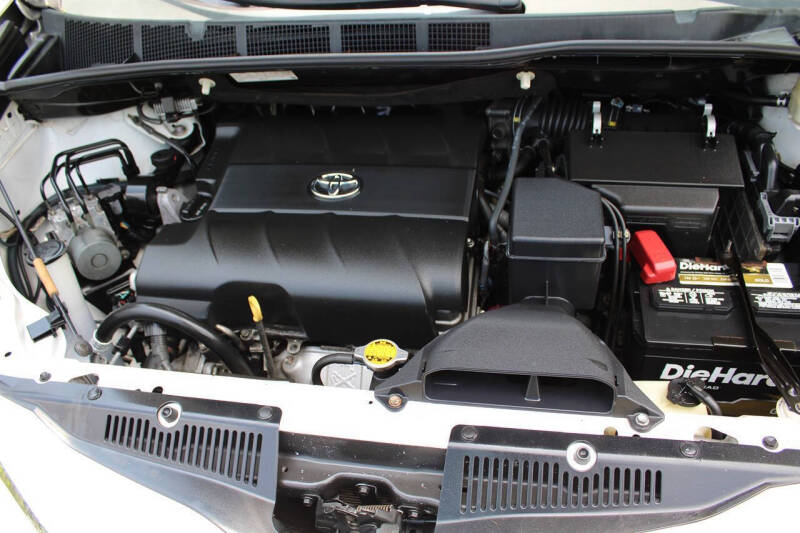 2015 Toyota Sienna LE 8-Passenger
