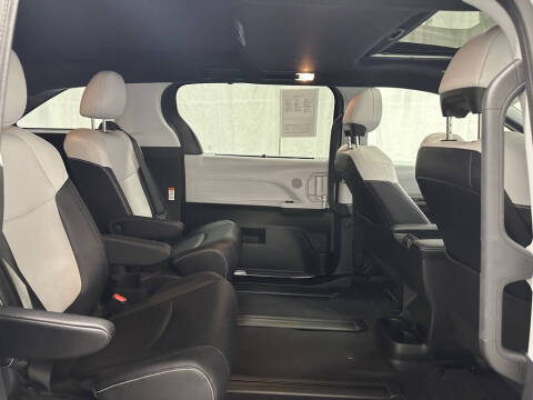 2025 Toyota Sienna XSE 7-Passenger
