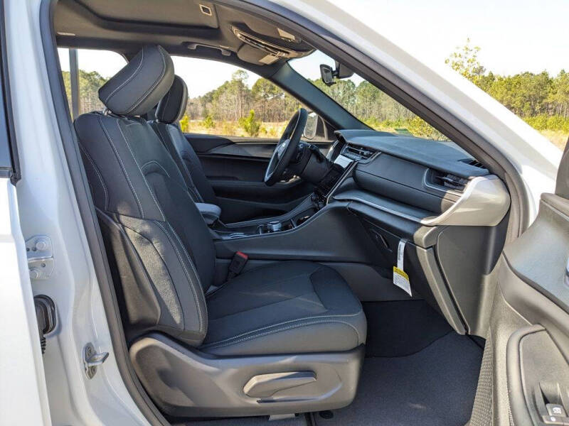 2026 Jeep Grand Cherokee L Laredo